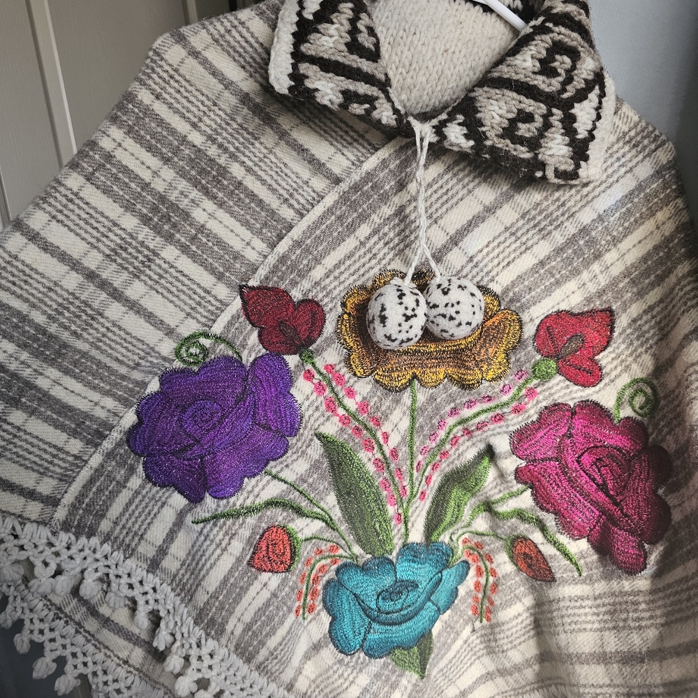 Floral Embroidered Poncho with Patterned Collar - Picture 4 of 8